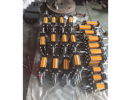 生銹的冷擠壓設(shè)備需要使用潤(rùn)滑油